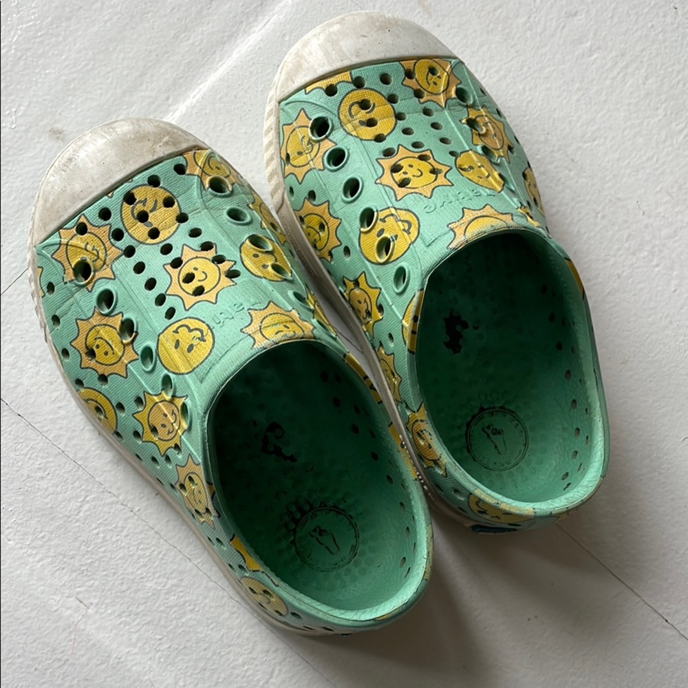 Native Sandals - Kids Sun Print Slip-On Shoes - Green